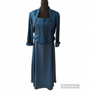 Bellissima two piece formal dress set.  Blue with diagonal pattern size 14